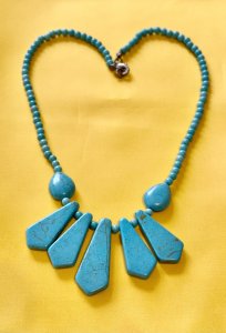 Ketten aus Naturstein im Angebot